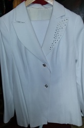 Великолепный костюм женский белый,  брючный размер 44-46 